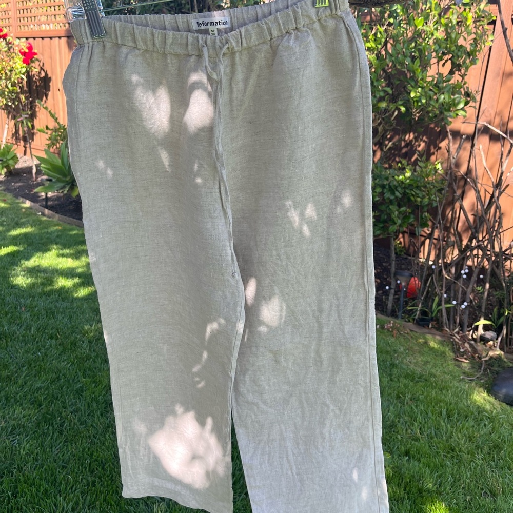 Reformation Women’s linen pants- Oatmeal